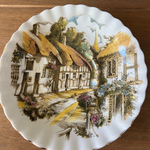 Royal Albert tea cup and saucer set beautiful! - Picture 3 of 5